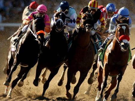 https://betting.betfair.com/horse-racing/US%20racing%20turn%20close%20640x480.jpg